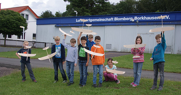 Die Teilnehmer des Seminares mit ihren Modellen